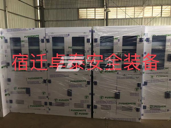 85臺(tái)耐酸堿PP藥品柜發(fā)往成都某高校